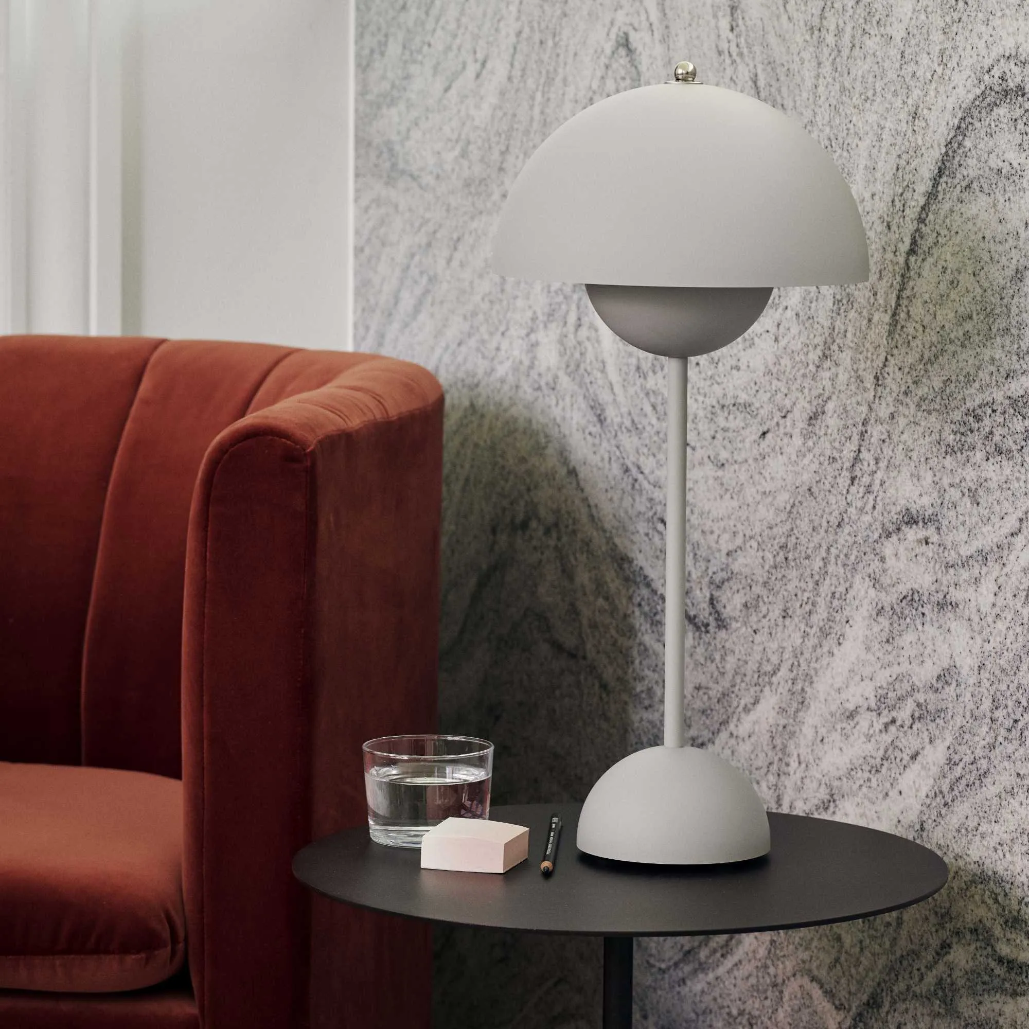 &Tradition Flowerpot VP3 table lamp, matt light grey