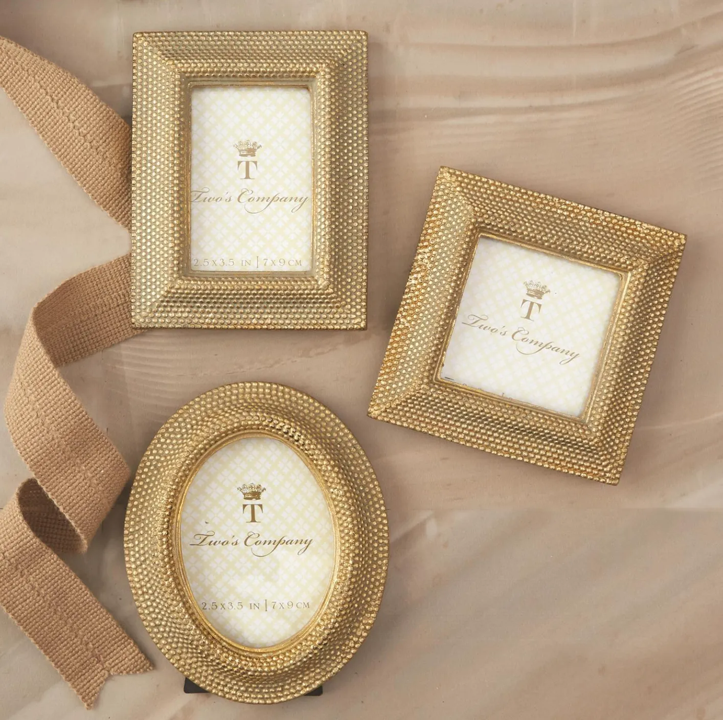 golden dots frame